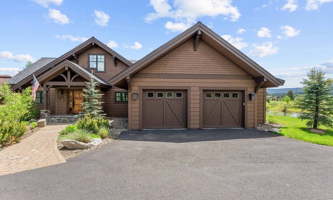 McCall Cabin | The Chalet @ BHOTR-Luxurious mtn getaway w/hot tub on back patio