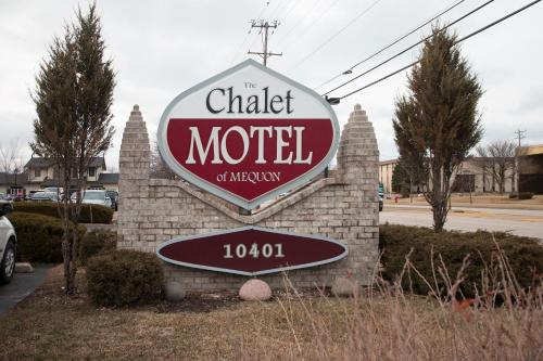 Mequon Hotel | The Chalet Motel