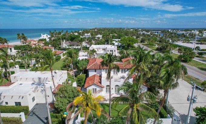 Florida Gulf Coast House | The Charm of Boca - 5 Bedroom in Historic District