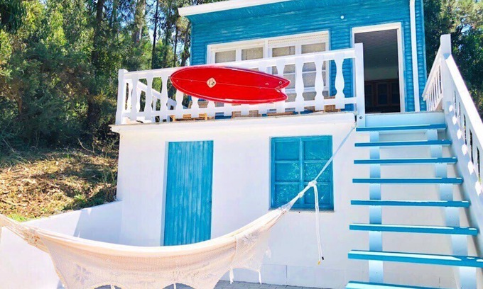 Manon Cabin | The Cliffs - Bannanas Longboard