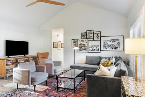 Athens House | The Clover Cottage in Normaltown