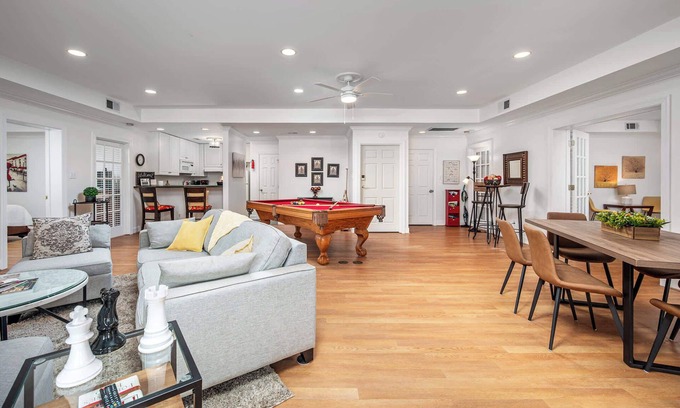 Chapel Hill House | The Clubhouse Hideaway