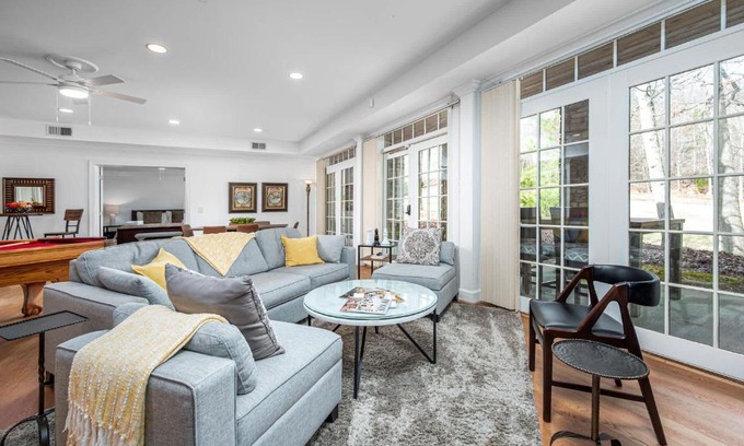 Chapel Hill Apartment | The Clubhouse Hideaway - The Greenview Den