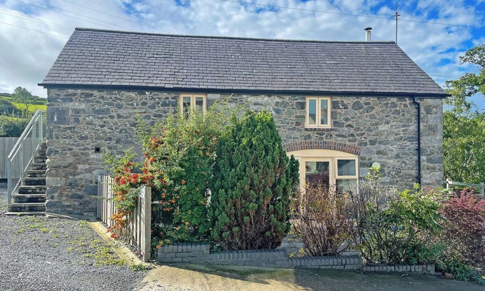 Rhyd-y-foel Cottage | The Coach House - HW7593