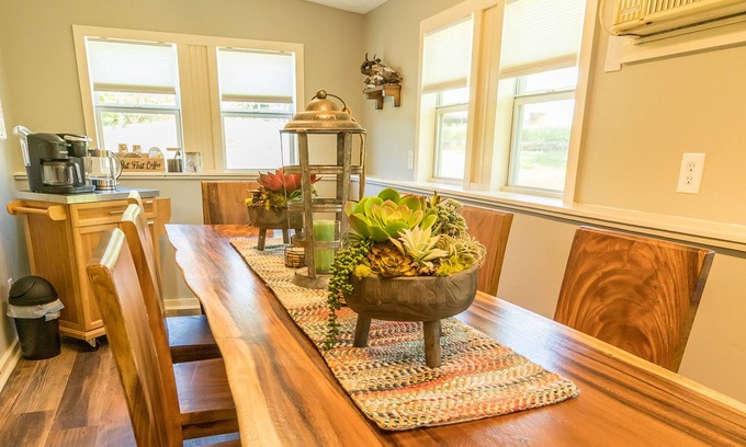 Flippin Cottage | The Cold River Cottage - Walk to the White River and Park!