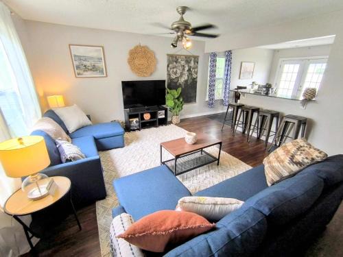 Columbia House | The Columbia Crash Pad Near Bases, USC, Shops