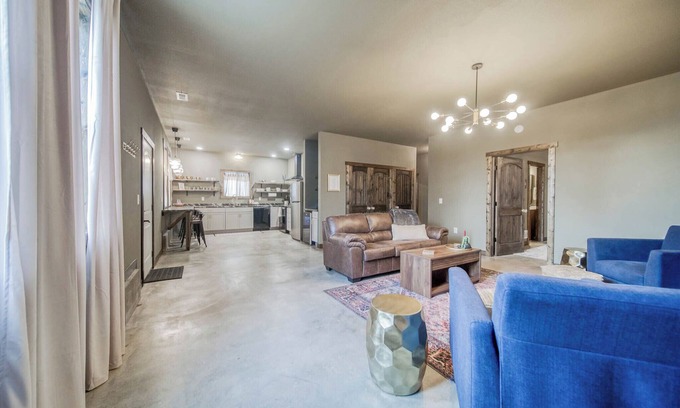 St. James House | The Concord: A charming 2-bed 2-bath pet friendly house in historic Saint James