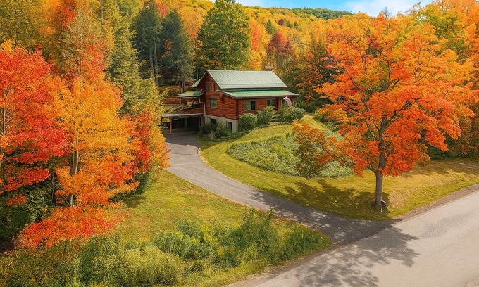 Oneonta House | The Cooperstown Cabin, 20min to Dreams Park, 15min to All Star Village, Romantic
