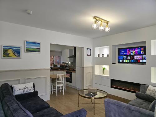 Belfast House | The Cossy Claddagh