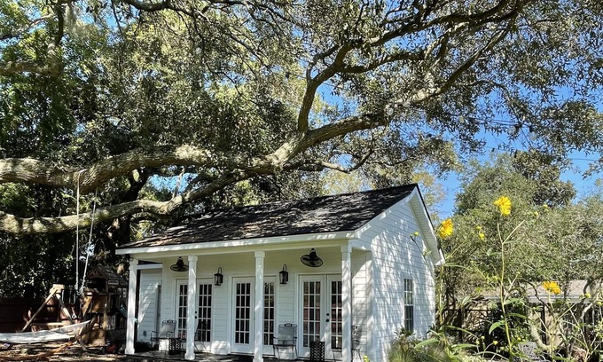West Ashley Cottage | The Cottage At Byrnes Downs