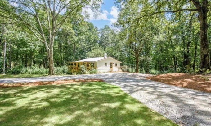 Hollins House | The Cottage at Walnut Ridge