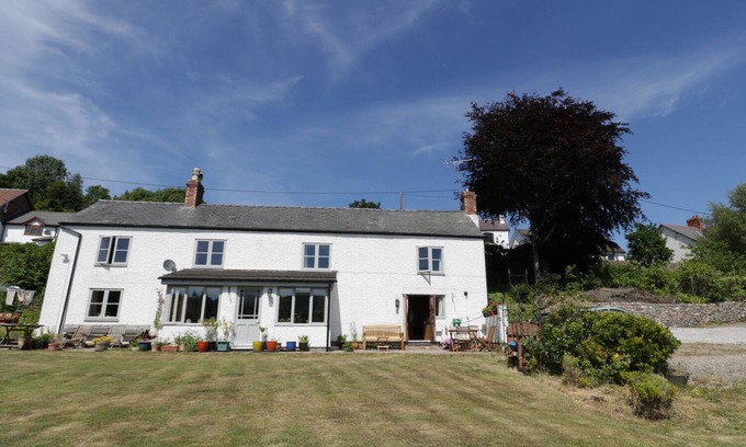 Trevor Cottage | THE COTTAGE, character holiday cottage, with a garden in Llangollen