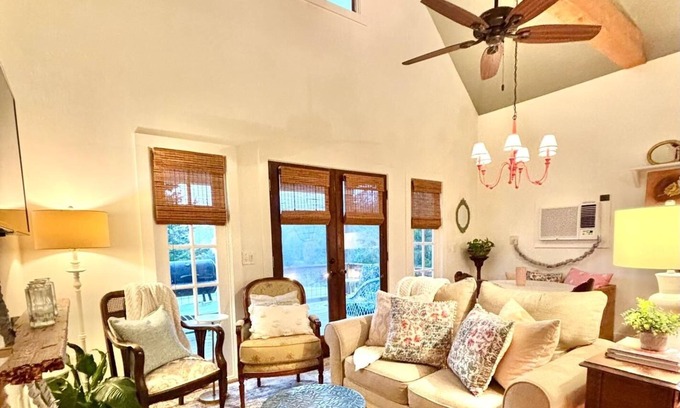 College Hill Other | The Cottage, Discounted rate for S. Carolina game!