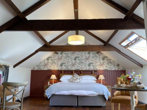 East Knighton Hotel | The Countryman Inn
