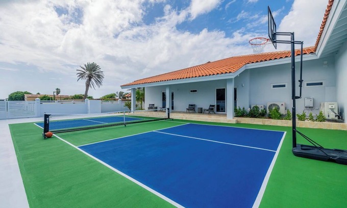 Malmok Villa | The Court Villa-Pool-Jacuzzi-Outdoor BBQ Heaven