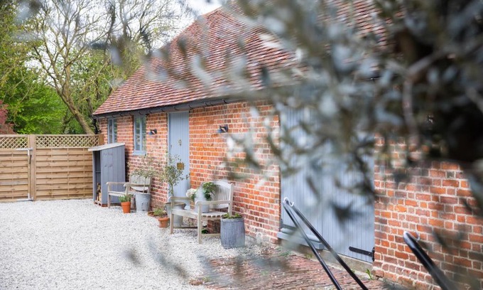 Hythe House | The Cowshed Port Lympne