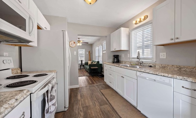 West Columbus House | The Cozy Bellows Retreat for 4