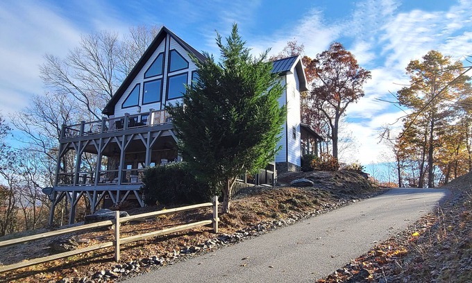 Marble Cabin | The Cozzi Lodge, a mountain retreat with all the comforts of a modern chalet.