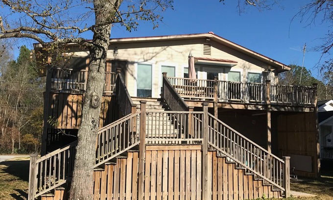 Huger House | The Creek House is super nice and country quiet. Come and enjoy!