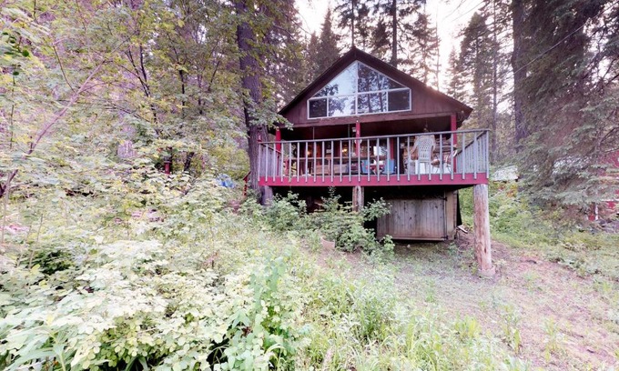 Cascade House | The Creekside Cabin