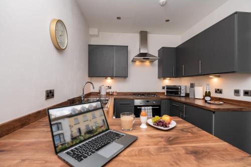 Morecambe Apartment | The Croston promenade balcony apartment- Morecambe central promenade, beach front and sea views