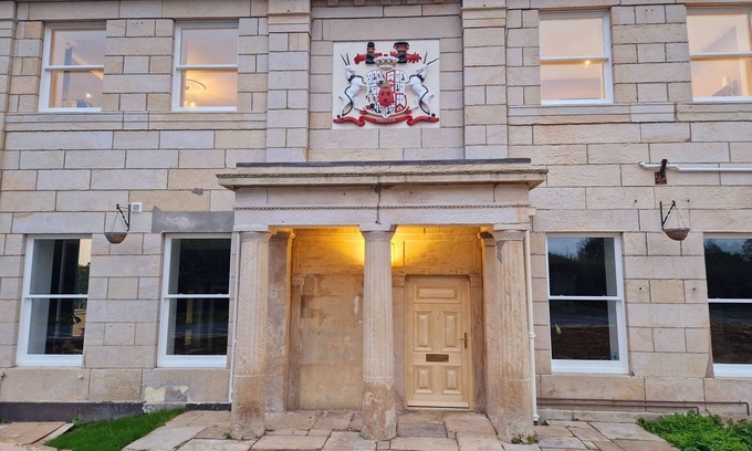 Knott End-on-Sea Cottage | THE CRUCK, pet friendly, with a garden in Garstang