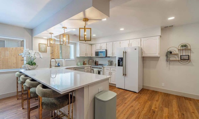 Northeast Reno House | The Deco Retreat - UNR - Pet Friendly