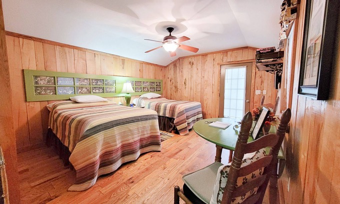 Sparta House | "The DogHouse" a Pet Friendly Cabin near Fall Creek Falls, The Doghouse - Pet Friendly Cabin w/View