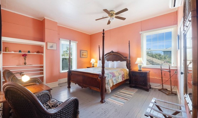 Cedar Key Hotel | The Downtown Historic Island Hotel