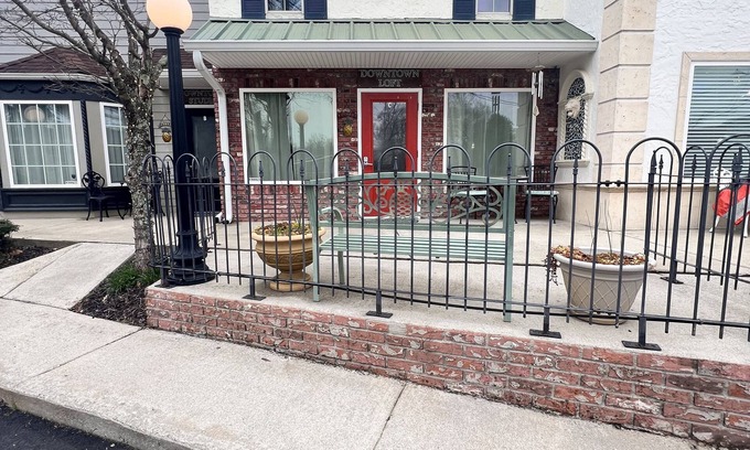 Demorest Apartment | The DOWNTOWN LOFT, on the square, across from Piedmont University, sleeps 4.