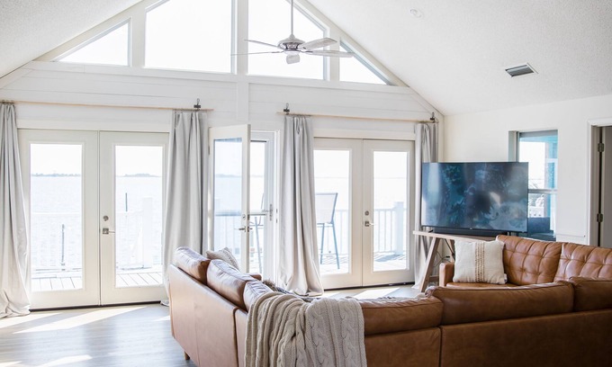 Pass Chateau Harbor House | the DREAMCATCHER at Indian Bay - A peaceful waterfront escape