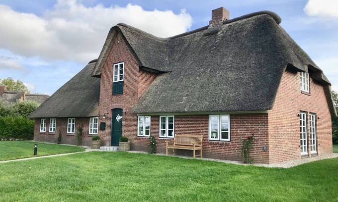 Borgsum Apartment | The Fering Hof - here dangles the soul