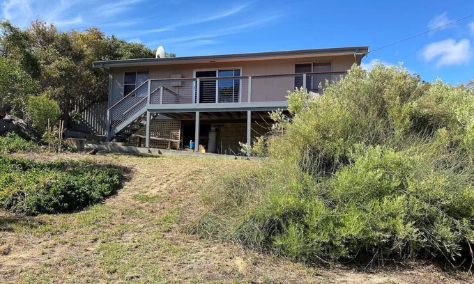 Ledge Point Apartment | The Fish Bowl central to everything Ledge Point