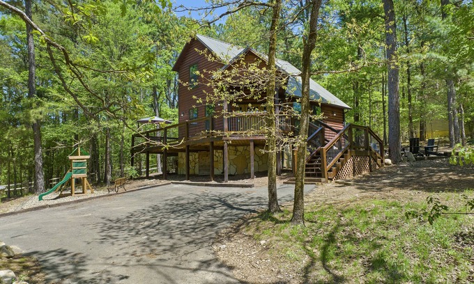 Broken Bow House | The Fox Hole: Minutes to Beavers Bend, Broken Bow Lake & Hochatown