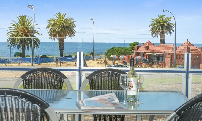 Victor Harbor Apartment | The Frontage Resort-Style Apartment