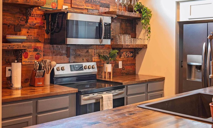 Lookout Valley Neighborhood Association Apartment | The Frothy Flat