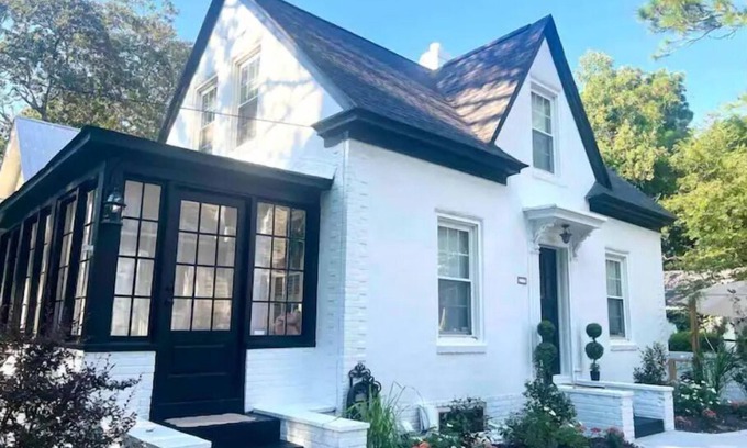 Southern Pines Cottage | The Gallery - 2 bd Boutique Southern Pines Cottage