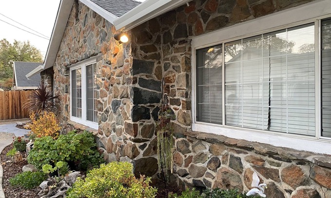 Citrus Heights House | The Garden Cottage House with stunning large pool/jacuzzi, baby grand piano