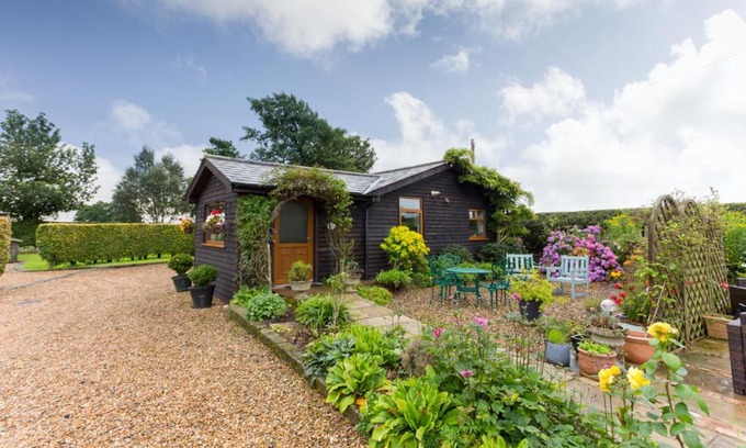 Preston House | The Garden Cottage, Inglewhite