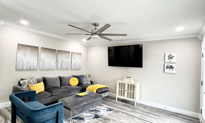 Ladson Apartment | The Gem- Stylish 2BR/1BA Renovated Duplex