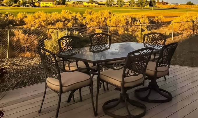 Desert Aire House | The Getaway on the Green in Sunny Desert Aire, WA