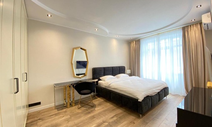 Lypky Apartment | The Gold House