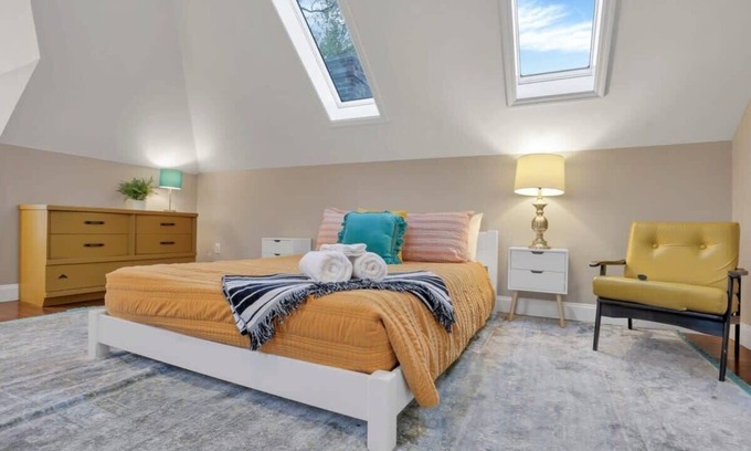 Victorian Village Apartment | The Goodale Overlook - 2 Bed 3 Bath