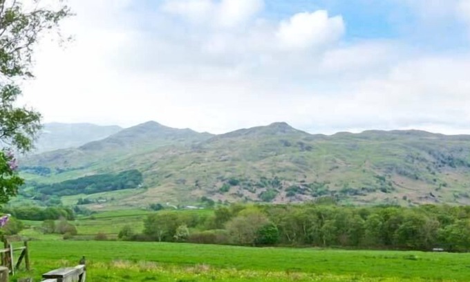 Duddon Valley Cottage | THE GRANARY, pet friendly, with open fire in Broughton-In-Furness
