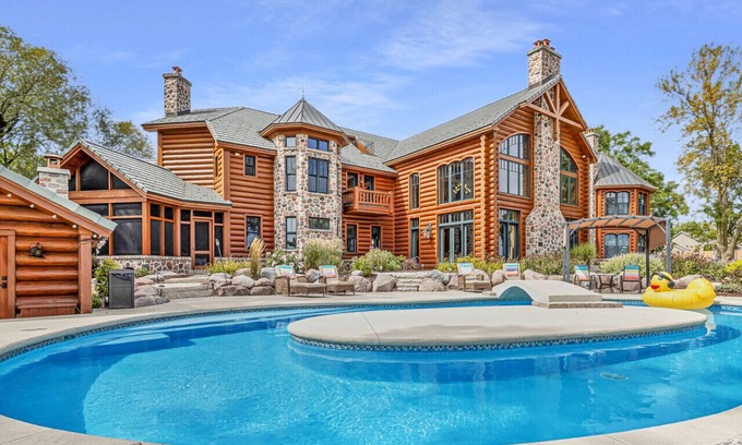 Suamico House | The Grand on Longtail - Top Lux -Pool/Lake/Theater