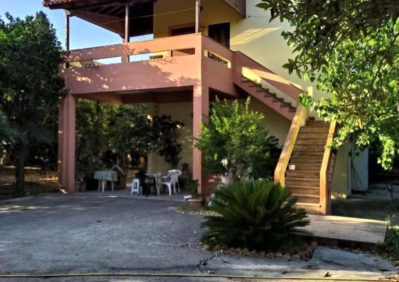 Agios Minas Apartment | The Green Garden in AGIA VASSA
