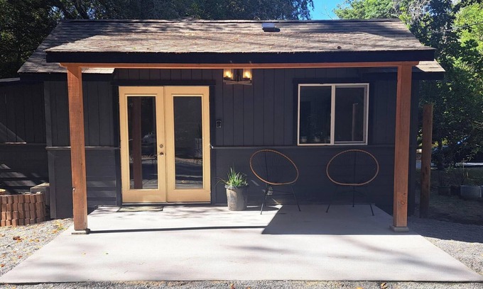 Gasquet Cabin | The Groundskeeper's Cabin: A peaceful retreat with all the amenities of home.