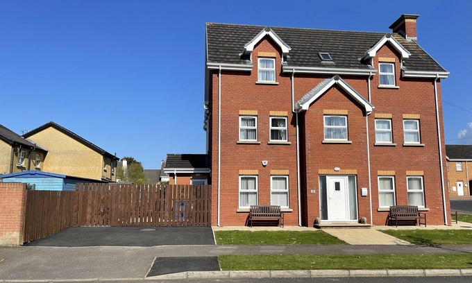 Portrush House | The Grove, Portrush. Deluxe holiday home, 10 beds 14 guests 6 bedrooms