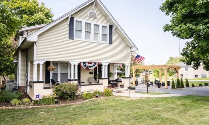 Lancaster House | The Guest House of Kentucky (Entire House)