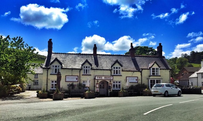 Llanarmon Dyffryn-Ceiriog Hotel | The Hand at Llanarmon